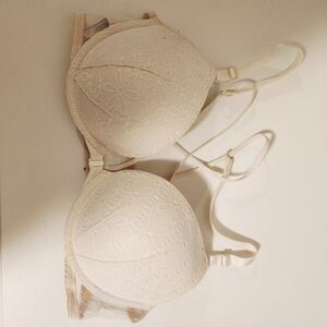 Victoria's Secret Cream Lace Bra